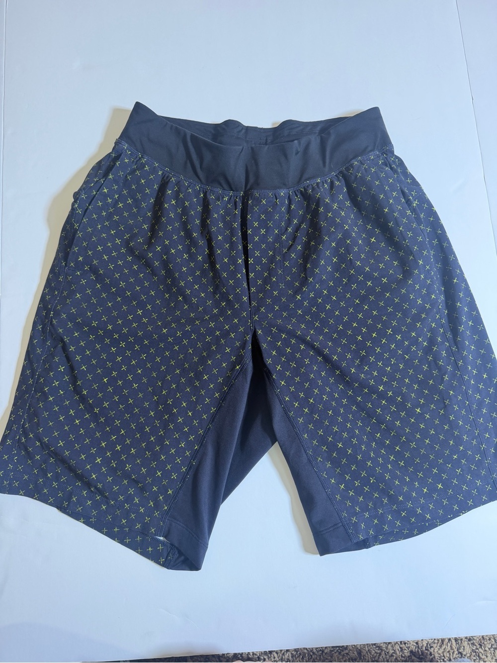 Lululemon Men's Performance Shorts in Dark Navy with Lime Pattern
